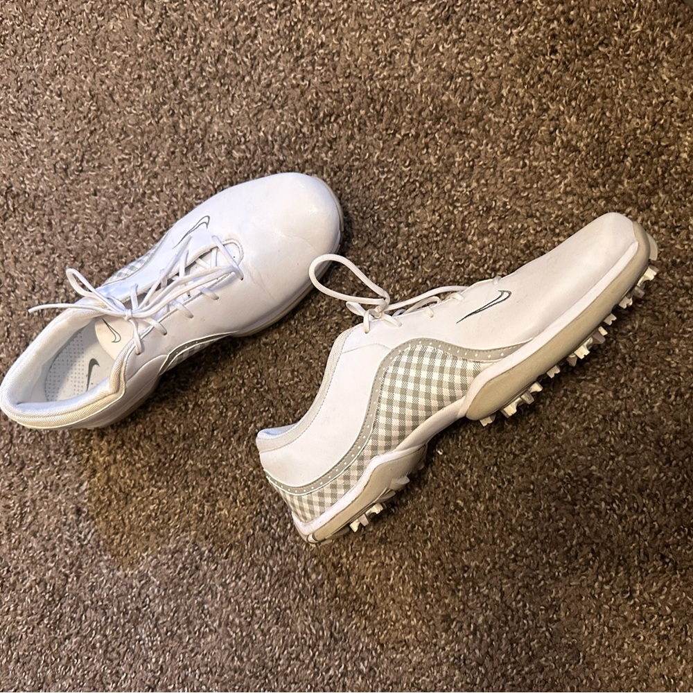 Nike Men’s US 11 White / Light Grey Golf Shoes – Pre-Owned